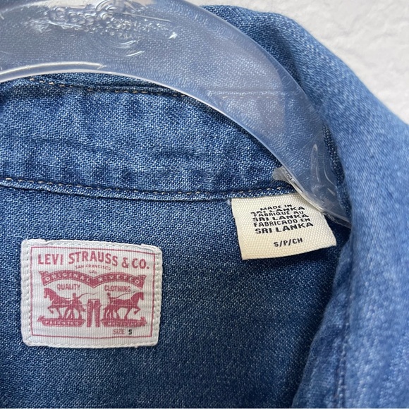 Levi's Iconic Western Denim Shirt Size Small - Picture 6 of 7